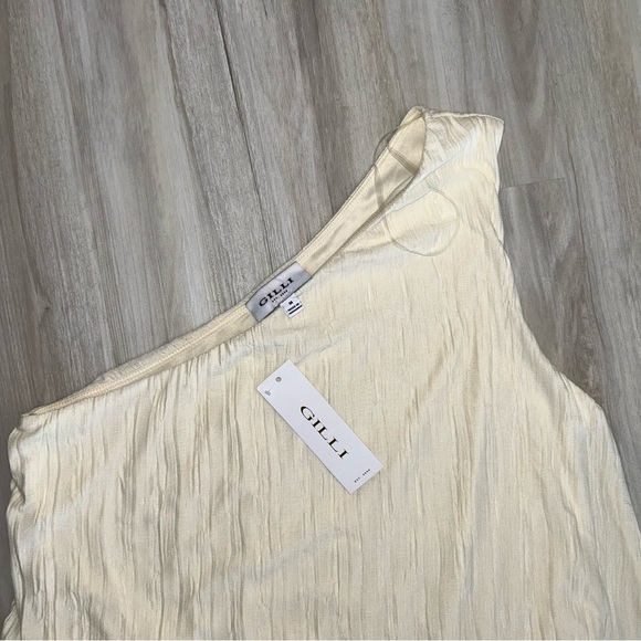 NWT GiLLi textured one-shoulder Romper - Picture 4 of 6